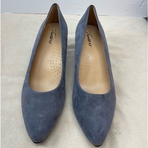 Trotters Close Toe Pumps